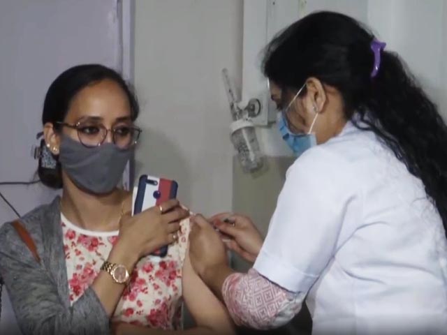 मुंबई में वैक्सीन की दोनों डोज़ लेने के बाद भी हो रहा कोरोना, लेकिन ऑक्सीजन की ज़रूरत नहीं पड़ रही: BMC सर्वे