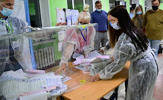 Vladimir Putin's Party Set To Retain Parliamentary Majority After Polls