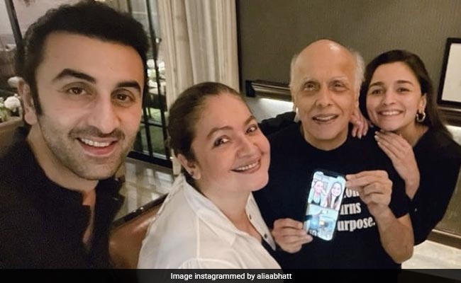 आलिया भट्ट ने बॉयफ्रैंड रणबीर कपूर और बहन संग मनाया पापा महेश भट्ट का 73 वां जन्मदिन, Photos वायरल