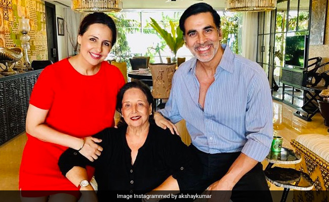 Akshay Kumar's Mother Aruna Bhatia Dies. He Writes, "Today I Feel An Unbearable Pain"