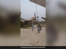 तालिबानी लड़ाकों का नया कारनामा, लड़ाकू विमान के पंखों पर झूला बनाकर झूलते आए नज़र - देखें Viral Video तालिबानी लड़ाकों का नया कारनामा, लड़ाकू विमान के पंखों पर झूला बनाकर झूलते आए नज़र - देखें Viral Video