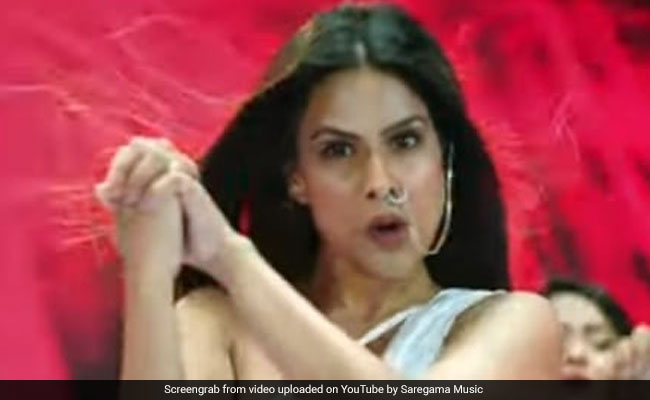 निया शर्मा का लेटेस्ट सॉन्ग 'दो घूंट मुझे भी पिला दे' हुआ रिलीज, इंटरनेट पर मचा धमाल...देखें Video