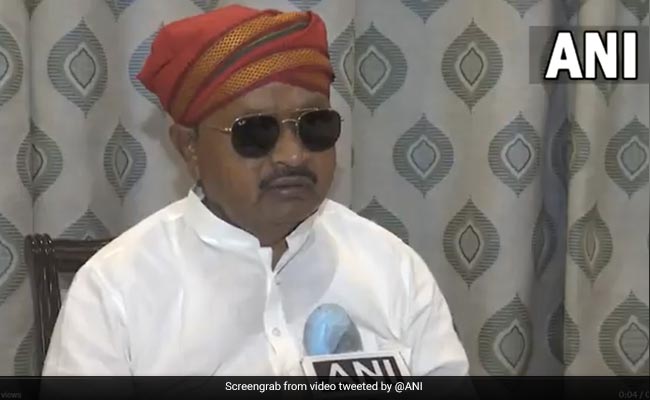 तेजस ट्रेन में अंडरवियर-बनियान में घूम रहे थे JDU विधायक, यात्री ने ऐतराज जताया तो हुआ विवाद