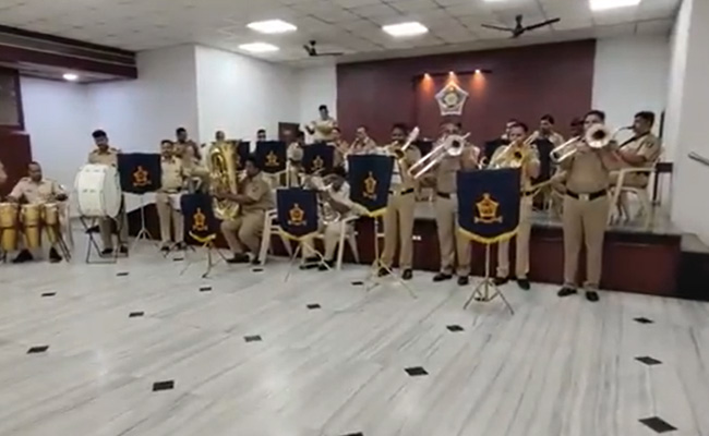 "Khaki Makes Everything Even Better": Mumbai Police Hits Bella Ciao Note