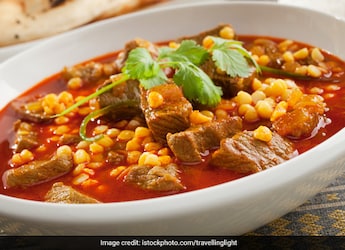 Indian Cooking Tip: How To Make Hyderabadi-Style Mutton Dal Gosht Indian Cooking Tip: How To Make Hyderabadi-Style Mutton Dal Gosht