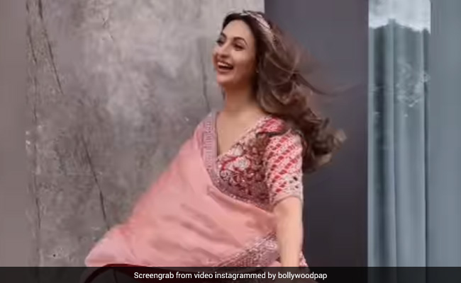 दिव्यांका त्रिपाठी ने यूं झूमकर कराया फोटोशूट, फैन्स बोले- प्रिंसेस लग रही हो...देखें Video