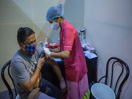 यश राज फिल्म्स ने इंडस्ट्री से जुड़े लोगों का करवाया टीकाकरण, किया वैक्सीनेशन ड्राइव के दूसरे फेज का आयोजन यश राज फिल्म्स ने इंडस्ट्री से जुड़े लोगों का करवाया टीकाकरण, किया वैक्सीनेशन ड्राइव के दूसरे फेज का आयोजन