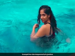 Jamie Lever ने शेयर की 90's के स्टाइल में पूल वीडियो, बोलीं- भीख मांगकर करवाया शूट......  Jamie Lever ने शेयर की 90's के स्टाइल में पूल वीडियो, बोलीं- भीख मांगकर करवाया शूट......