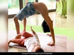 शिल्पा शेट्टी के बेटे वियान ने छोटी बहन समीशा को सिखाया योग, एक्ट्रेस बोलीं- मुझे तुम पर गर्व है...देखें Video शिल्पा शेट्टी के बेटे वियान ने छोटी बहन समीशा को सिखाया योग, एक्ट्रेस बोलीं- मुझे तुम पर गर्व है...देखें Video