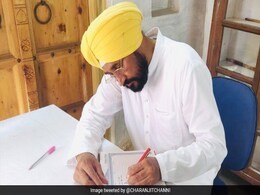 Punjab Chief Minister Pays Tribute To Bhagat Singh On Birth Anniversary Punjab Chief Minister Pays Tribute To Bhagat Singh On Birth Anniversary