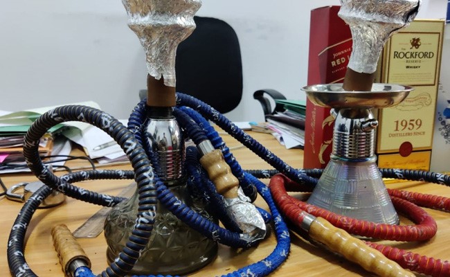 दिल्ली : कोरोना दिशानिर्देशों का उल्लंघन कर पार्टी कर रही 8 महिलाओं सहित 32 गिरफ्तार