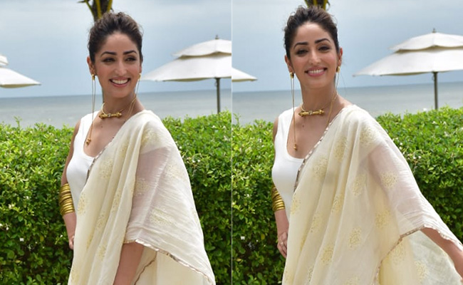 We're In Awe As Yami Gautam Goes The Ethnic Chic Route In A Statement Ivory <i>Saree</i> And Gold Jewellery