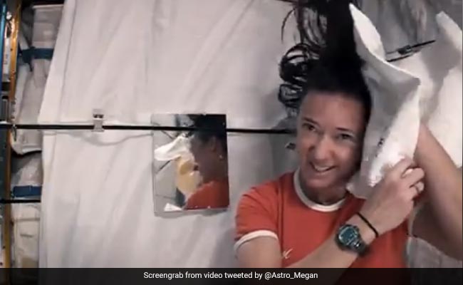 स्पेस में अपने बाल कैसे धोते हैं Astronauts ? NASA की अंतरिक्ष यात्री ने शेयर किया Video