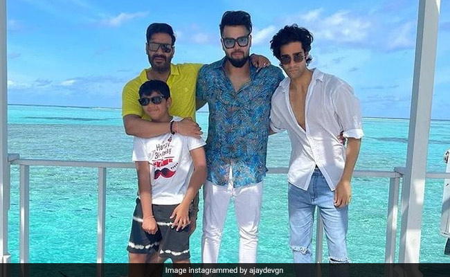 अजय देवगन समंदर किनारे मनाया बेटे युग का जन्मदिन, शेयर की खास तस्वीर