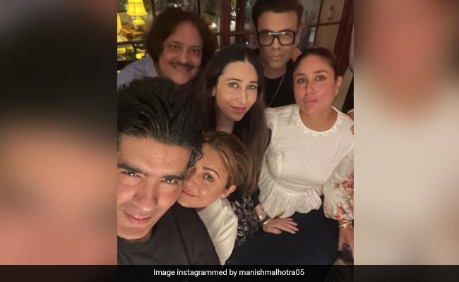 Karisma Kapoor, Amrita Arora, Karan Johar And Manish Malhotra At Kareena Kapoor's House Party