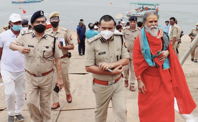 अखाड़ा परिषद के अध्यक्ष महंत नरेंद्र गिरि की मौत, पुलिस ने बताया 'खुदकुशी'