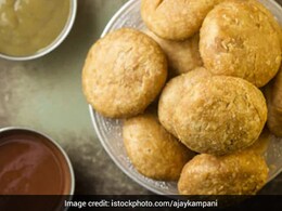 Watch: How To Make Bengali-Style Stuffed Dal Kachori | Easy Radhaballabhi Recipe