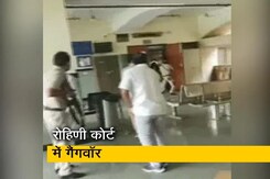 रोहिणी कोर्ट फायरिंग में महिला वकील इंटर्न घायल, NDTV से बोले चश्मदीद रोहिणी कोर्ट फायरिंग में महिला वकील इंटर्न घायल, NDTV से बोले चश्मदीद
