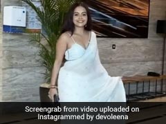 Devoleena Bhattacharjee ने सफेद साड़ी पहन यूं की वॉक, सादगी भरे अंदाज से जीता फैन्स का दिल