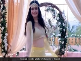 Diana Penty ने लिया लैला चैलेंज, लहंगा पहन 'O Meri Laila' सॉन्ग पर झूमकर किया डांस Diana Penty ने लिया लैला चैलेंज, लहंगा पहन 'O Meri Laila' सॉन्ग पर झूमकर किया डांस