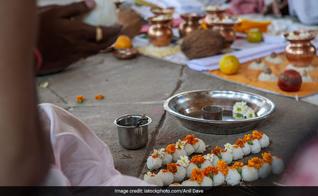 Sarva Pitru Amavasya Date 2021: 6 अक्टूबर को सर्वपितृ अमावस्या, पितरों की देहांत तिथि भूल गए, तो इस दिन करें श्राद्ध