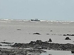 मुंबई से सटे पालघर जिले में अज्ञात नाव दिखने से मचा हड़कंप, हेलीकॉप्टर से किया मुआयना मुंबई से सटे पालघर जिले में अज्ञात नाव दिखने से मचा हड़कंप, हेलीकॉप्टर से किया मुआयना