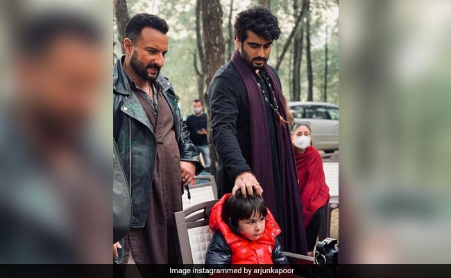 Arjun Kapoor's Belated Birthday Wish For Kareena Kapoor Is Just An "Excuse" To Post This Pic Of Taimur And Saif