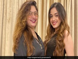 जन्नत जुबैर ने मम्मी-पापा के साथ शेयर की खूबसूरत फोटो, फैन्स ने पूछा- भाई बहन हैं क्या? जन्नत जुबैर ने मम्मी-पापा के साथ शेयर की खूबसूरत फोटो, फैन्स ने पूछा- भाई बहन हैं क्या?