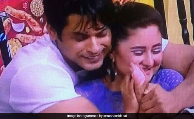 "Words Don't Make Sense Anymore": Sidharth Shukla's <i>Bigg Boss</i> Co-Contestant Rashami Desai's Emotional Tribute