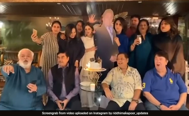 Neetu Kapoor Hosted A Party On Rishi Kapoor's Birth Anniversary. The Cake Stole The Show