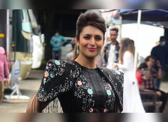 Wait?What?! Divyanka Tripathi And Vivek Dahiya Are Having Black Ice Cream In Dubai Wait?What?! Divyanka Tripathi And Vivek Dahiya Are Having Black Ice Cream In Dubai