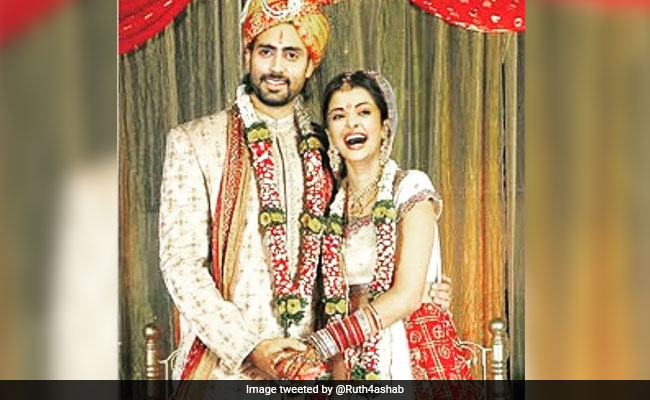 A Pic From Abhishek And Aishwarya Rai Bachchan's Wedding? Nah, It's "Photoshopped," He Tweets
