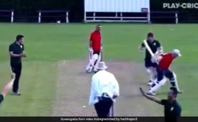 रन आउट होने से नाराज बल्लेबाज ने साथी खिलाड़ी को बल्ले से मारा, हरभजन ने KKR के साथियों से की खास अपील- Video