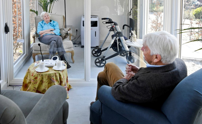 People With Dementia Aren't Eligible For Voluntary Assisted Dying. Should They Be?