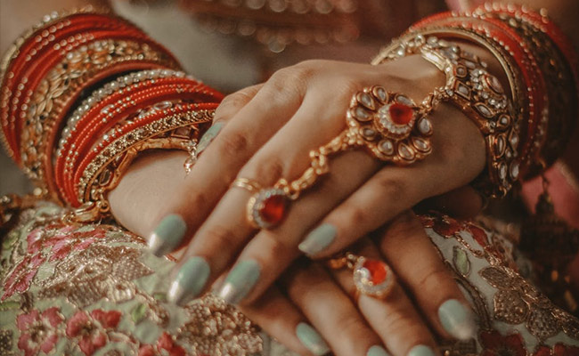 Make Your Ethnic Attire Dressier Than Ever With These Beautiful Traditional Haathphools