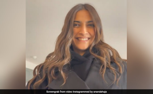 Anand Ahuja Thinks Sonam Kapoor Is "Being Dramatic" In This Video. But He Finds It Cute