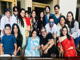 On Grand <I>Aaji</i> Asha Bhosle's 88th Birthday, Shraddha Kapoor Posts Epic Fam-Jam Photo On Grand <I>Aaji</i> Asha Bhosle's 88th Birthday, Shraddha Kapoor Posts Epic Fam-Jam Photo