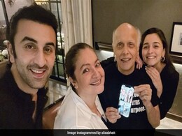 Alia Celebrates Dad Mahesh Bhatt's 73rd Birthday With Boyfriend Ranbir Kapoor Alia Celebrates Dad Mahesh Bhatt's 73rd Birthday With Boyfriend Ranbir Kapoor