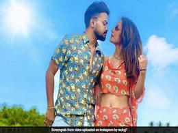 Hina Khan बॉयफ्रैंड रॉकी संग कर रही हैं मालदीव वेकेशन एंजॉय, दोनों की रोमांटिक फोटो हुई वायरल Hina Khan बॉयफ्रैंड रॉकी संग कर रही हैं मालदीव वेकेशन एंजॉय, दोनों की रोमांटिक फोटो हुई वायरल