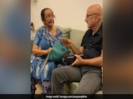 अनुपम खेर मां के लिए लाए विलायती बैग, दुलारी ने फिर भी कर दी ये शिकायत- देखें Video अनुपम खेर मां के लिए लाए विलायती बैग, दुलारी ने फिर भी कर दी ये शिकायत- देखें Video