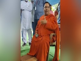 शिवराज की नई शराब नीति के इंतजार में उमा भारती, शराब की दुकान के सामने मंदिर में डाला डेरा शिवराज की नई शराब नीति के इंतजार में उमा भारती, शराब की दुकान के सामने मंदिर में डाला डेरा