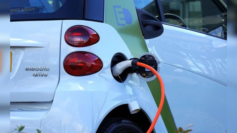 Govt Proposes Five-Year Age Limit Extension For EV, CNG Vehicles, National Permits To Be Digitized