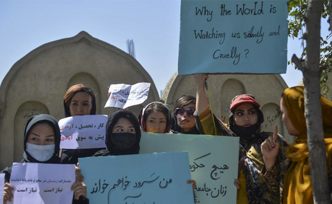 "महिला मंत्री नहीं बन सकती, उन्हें जन्म देना चाहिए": महिलाओं को मंत्री नहीं बनाने पर तालिबान की टिप्पणी