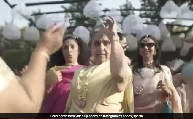 शादी में दुल्हन की दादी ने आमिर खान के गाने पर किया जबरदस्त डांस, खंभे जैसी खड़ी है पर लगाए जबरदस्त ठुमके - देखें Video