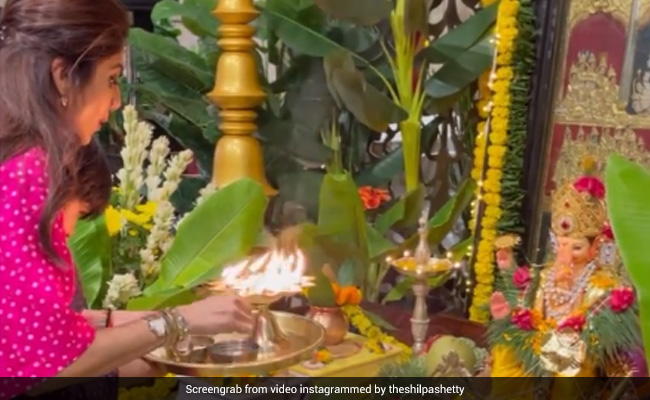 Ganesh Chaturthi 2021: शिल्पा शेट्टी ने बेटे वियान संग की गणपति बप्पा आरती, भक्ति में लीन दिखीं एक्ट्रेस- देखें Video