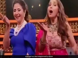 माधुरी दीक्षित और उर्मिला मातोंडकर ने जोरदार डांस से स्टेज पर लगाया तड़का, बार-बार देखा जा रहा Video माधुरी दीक्षित और उर्मिला मातोंडकर ने जोरदार डांस से स्टेज पर लगाया तड़का, बार-बार देखा जा रहा Video