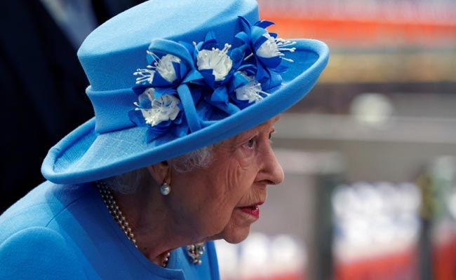 Queen Elizabeth II, 95, Cancels Engagements Over Covid Symptoms