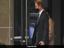 Prince Harry's Briefcase Identifies Him As... ''Archie's Papa'' Prince Harry's Briefcase Identifies Him As... ''Archie's Papa''