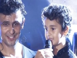 सोनू निगम के बेटे निवान ने शर्माते हुए गाया उनका गाना, ‘अभी मुझमें कहीं’ पर यूं लगाए थे सुर...देखें  Video सोनू निगम के बेटे निवान ने शर्माते हुए गाया उनका गाना, ‘अभी मुझमें कहीं’ पर यूं लगाए थे सुर...देखें  Video