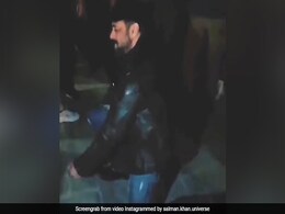 सलमान खान ने 'टाइगर 3' की तुर्की में शूटिंग की पूरी, 'जीने के हैं चार दिन' जमीन पर बैठ कर किया डांस सलमान खान ने 'टाइगर 3' की तुर्की में शूटिंग की पूरी, 'जीने के हैं चार दिन' जमीन पर बैठ कर किया डांस